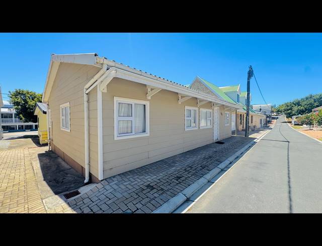 3 BEDROOM HOUSE FOR SALE IN HARTENBOS CENTRAL